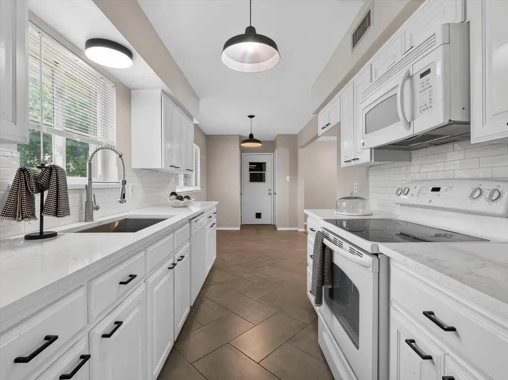 833 Brentwood Lane Richardson TX 75080