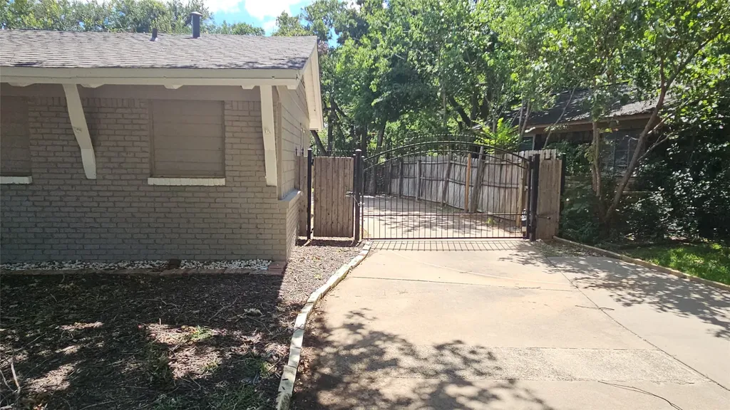 1712 Yolanda Drive Fort Worth TX 76112