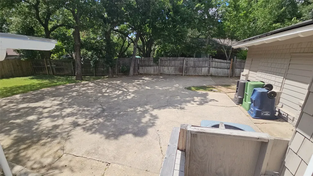 1712 Yolanda Drive Fort Worth TX 76112