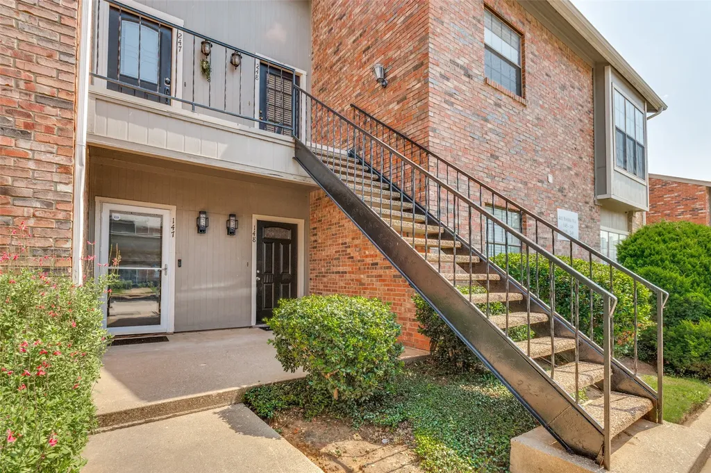 411 Pebble Way Arlington TX 76006