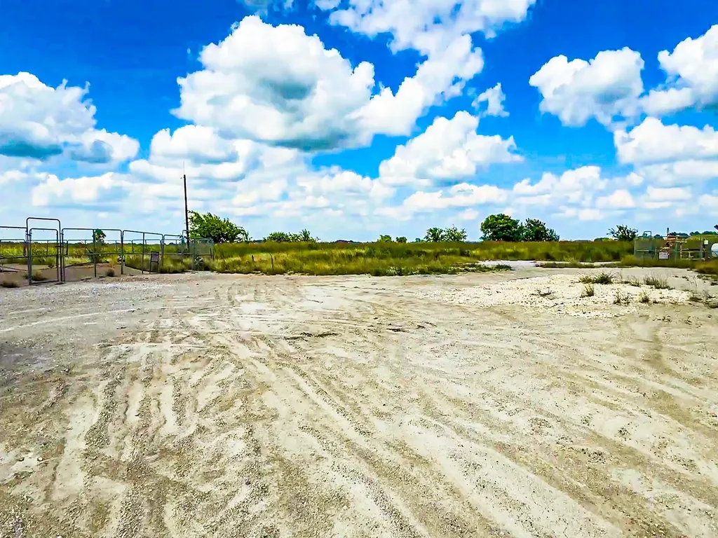 6968 County Road 203 Grandview TX 76050