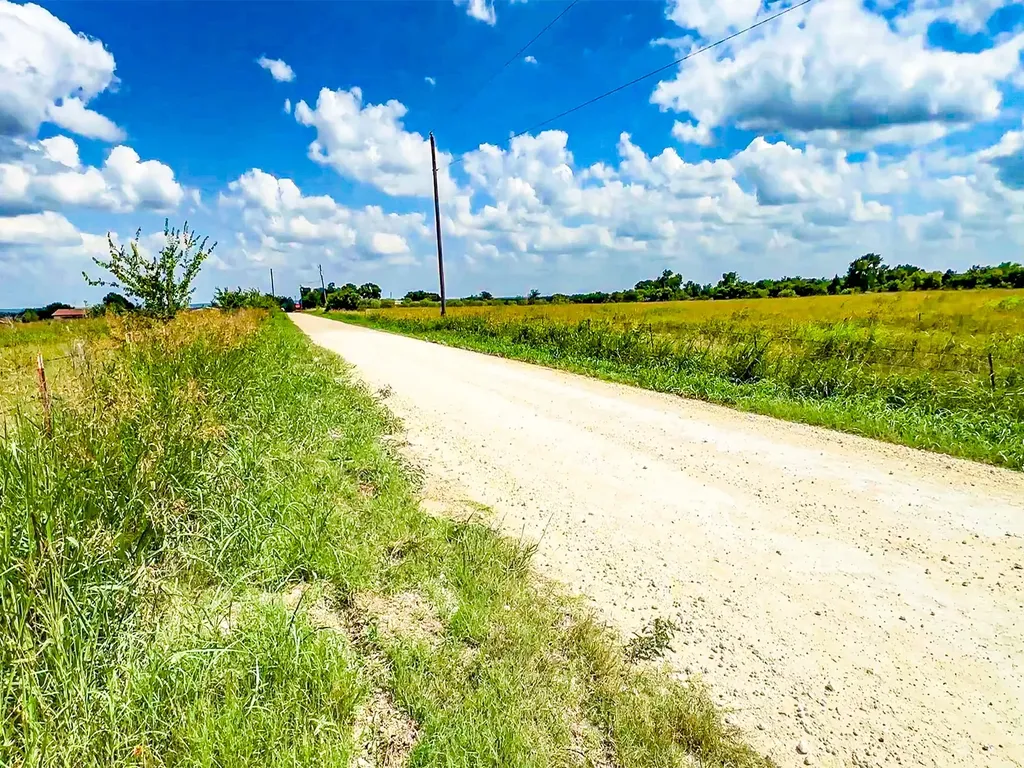 6968 County Road 203 Grandview TX 76050