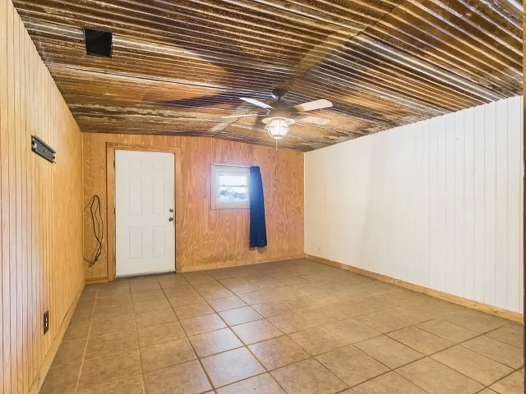 29118 N State Highway 19 Athens TX 75752