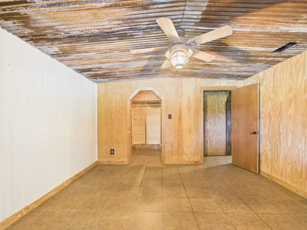 29118 N State Highway 19 Athens TX 75752