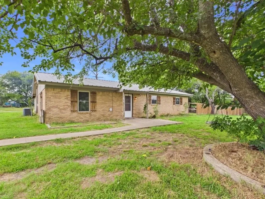 29118 N State Highway 19 Athens TX 75752