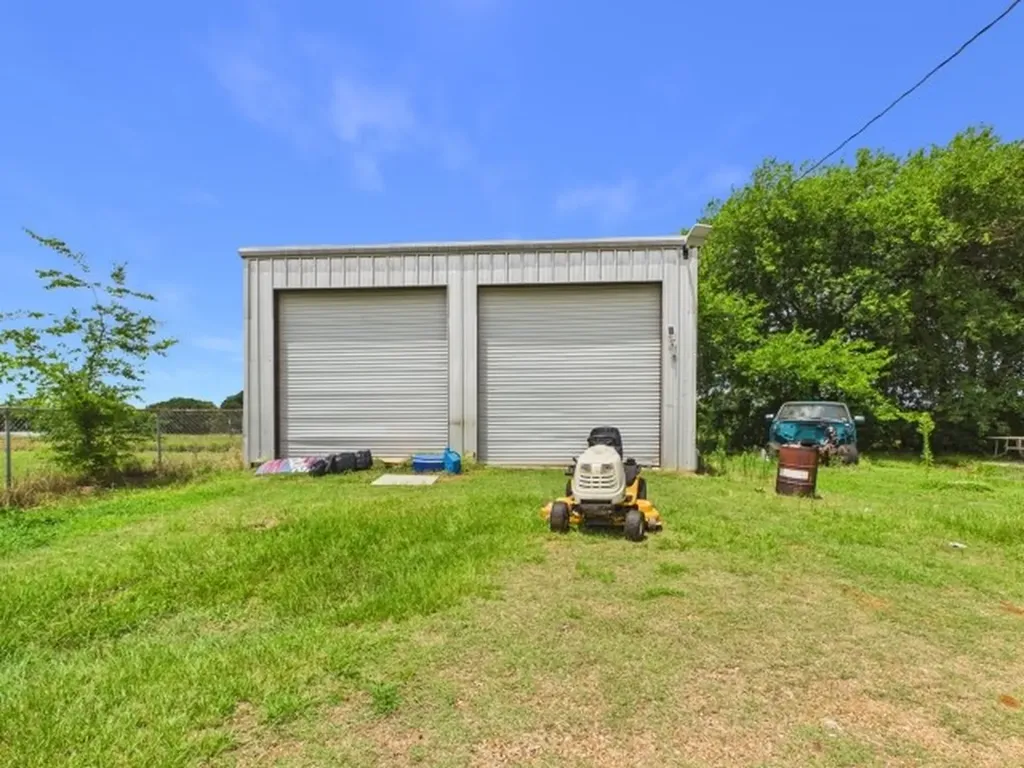 29118 N State Highway 19 Athens TX 75752