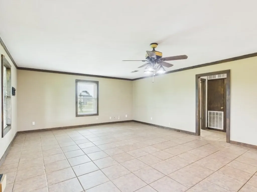 29118 N State Highway 19 Athens TX 75752