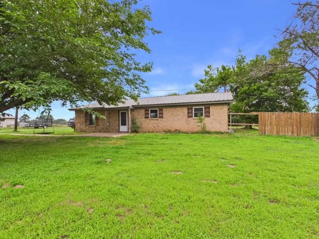 29118 N State Highway 19 Athens TX 75752