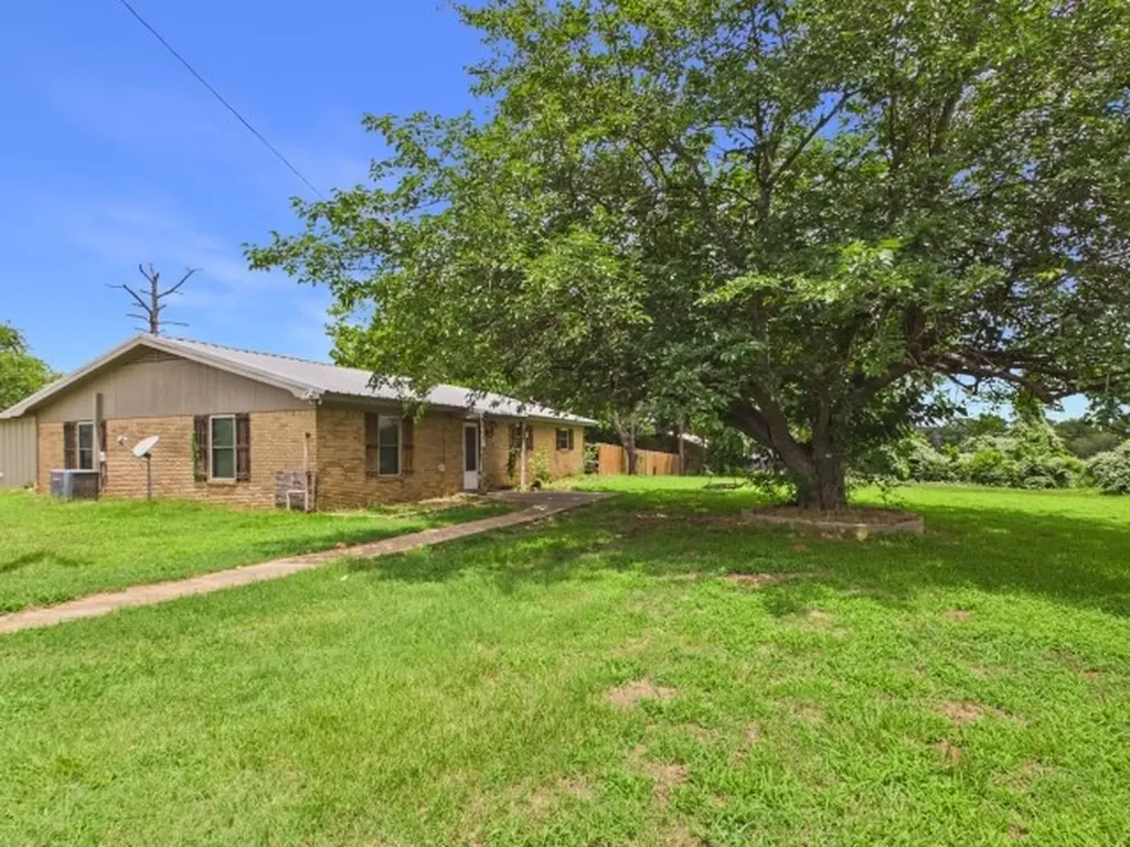 29118 N State Highway 19 Athens TX 75752