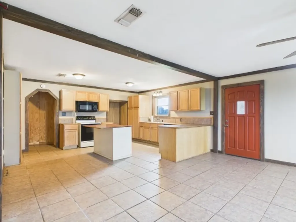 29118 N State Highway 19 Athens TX 75752