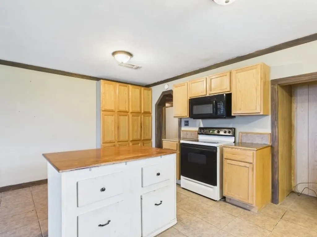 29118 N State Highway 19 Athens TX 75752
