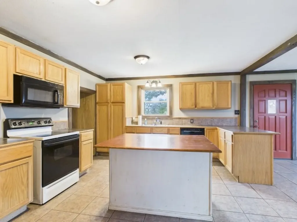 29118 N State Highway 19 Athens TX 75752