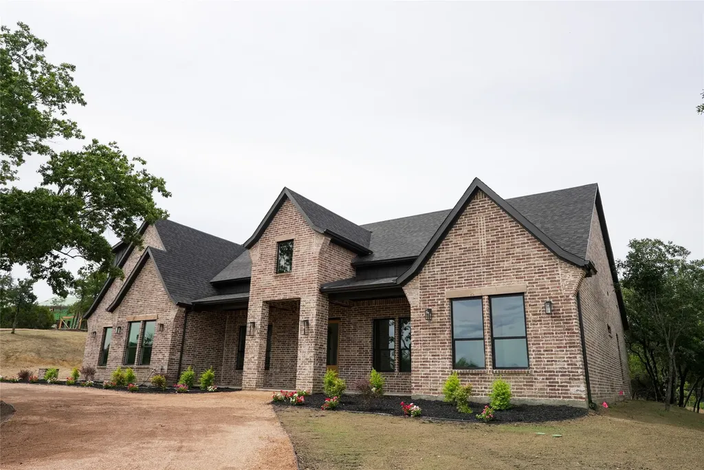 1074 Preserve Street Weatherford TX 76085