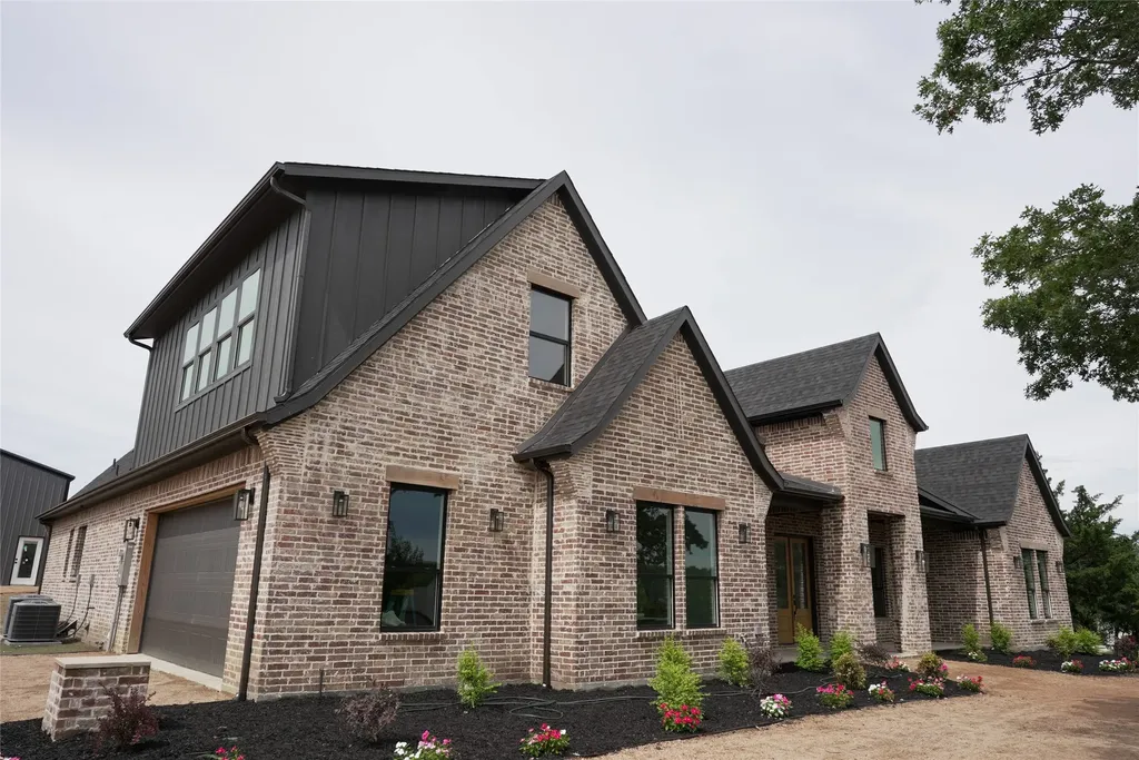 1074 Preserve Street Weatherford TX 76085