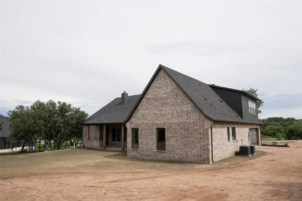 1074 Preserve Street Weatherford TX 76085