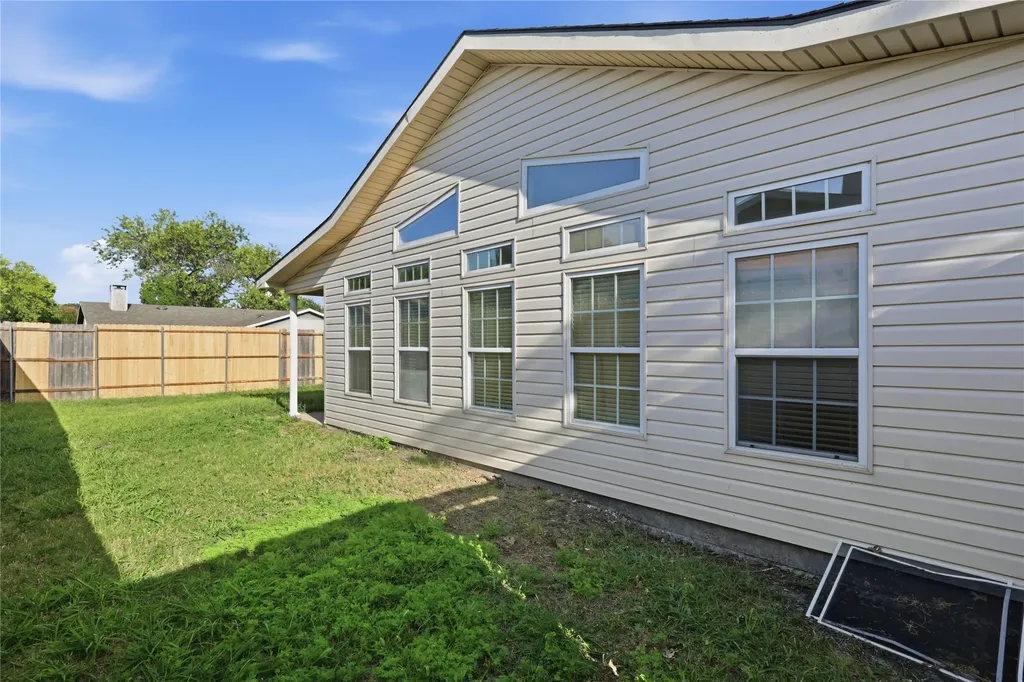 2740 Cancun Lane Dallas TX 75287