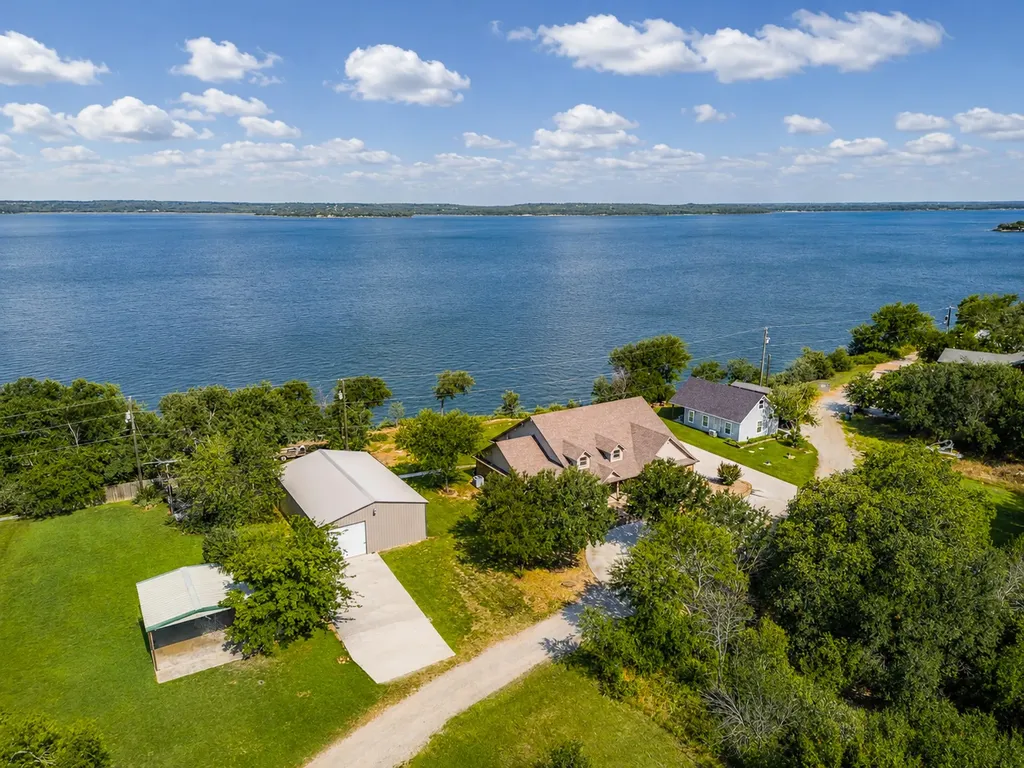 711 Crows Point Lake Bridgeport TX 76426