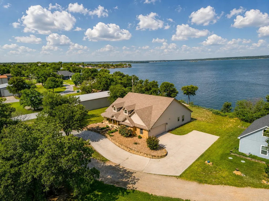 711 Crows Point Lake Bridgeport TX 76426