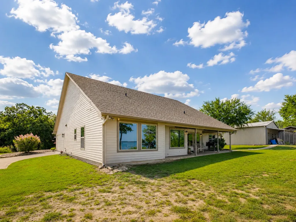 711 Crows Point Lake Bridgeport TX 76426