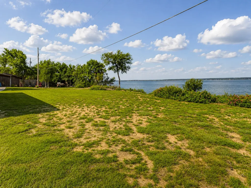 711 Crows Point Lake Bridgeport TX 76426