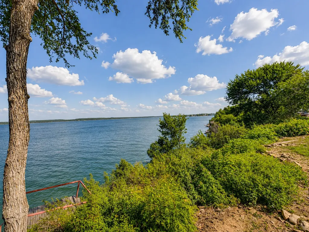 711 Crows Point Lake Bridgeport TX 76426