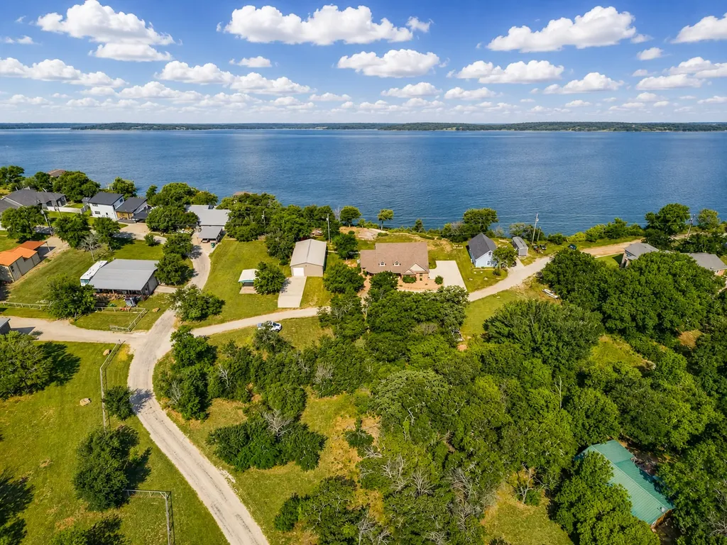 711 Crows Point Lake Bridgeport TX 76426