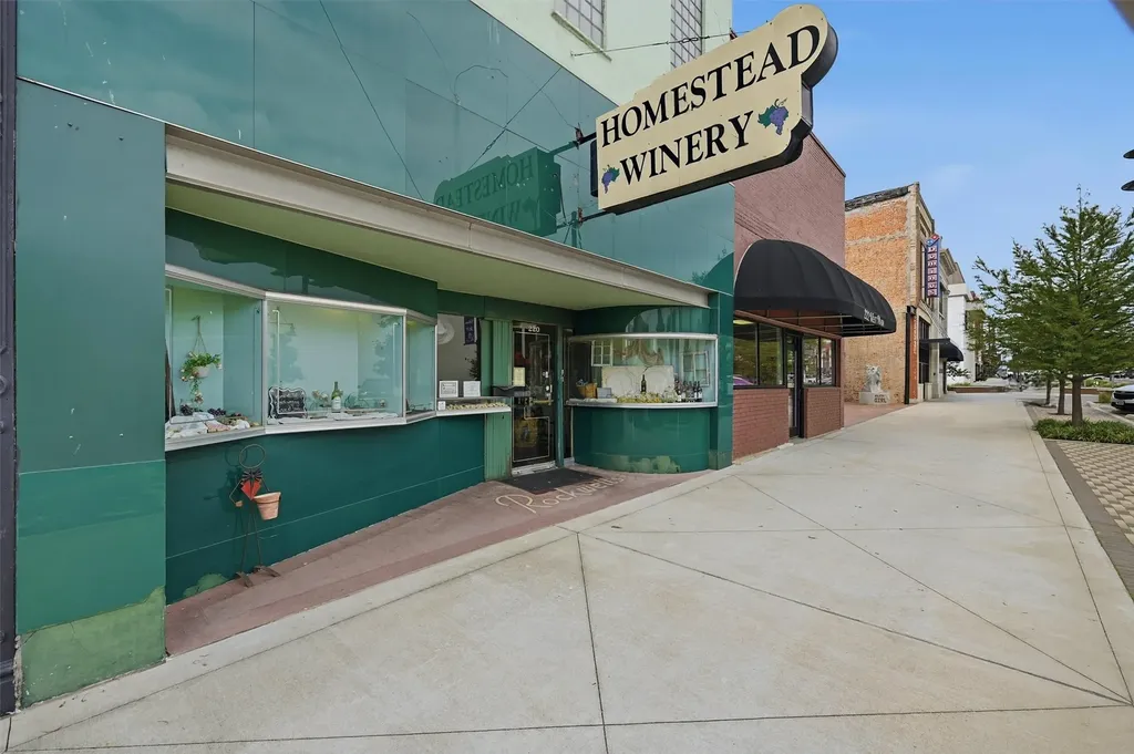 220 W Main Street Denison TX 75020