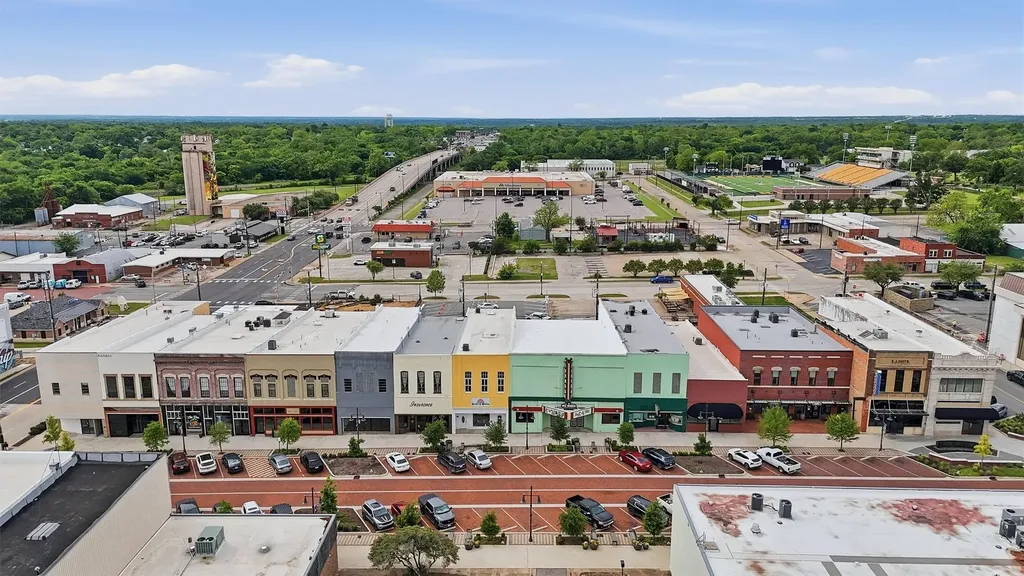 220 W Main Street Denison TX 75020