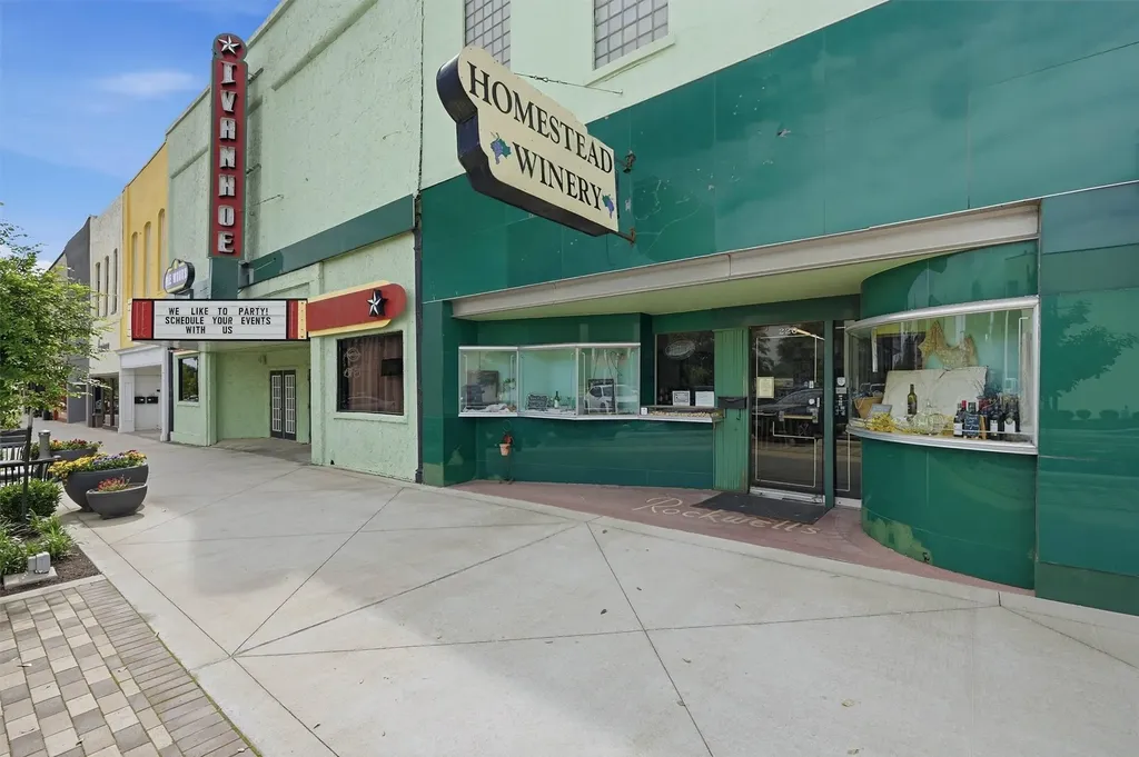 220 W Main Street Denison TX 75020