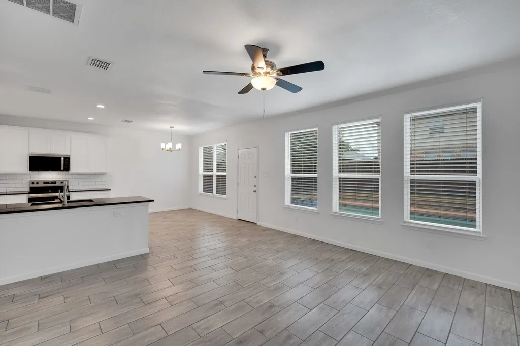1113 Skylark Drive Burleson TX 76028