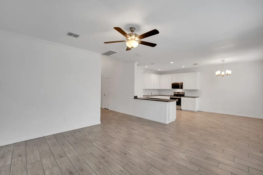 1113 Skylark Drive Burleson TX 76028