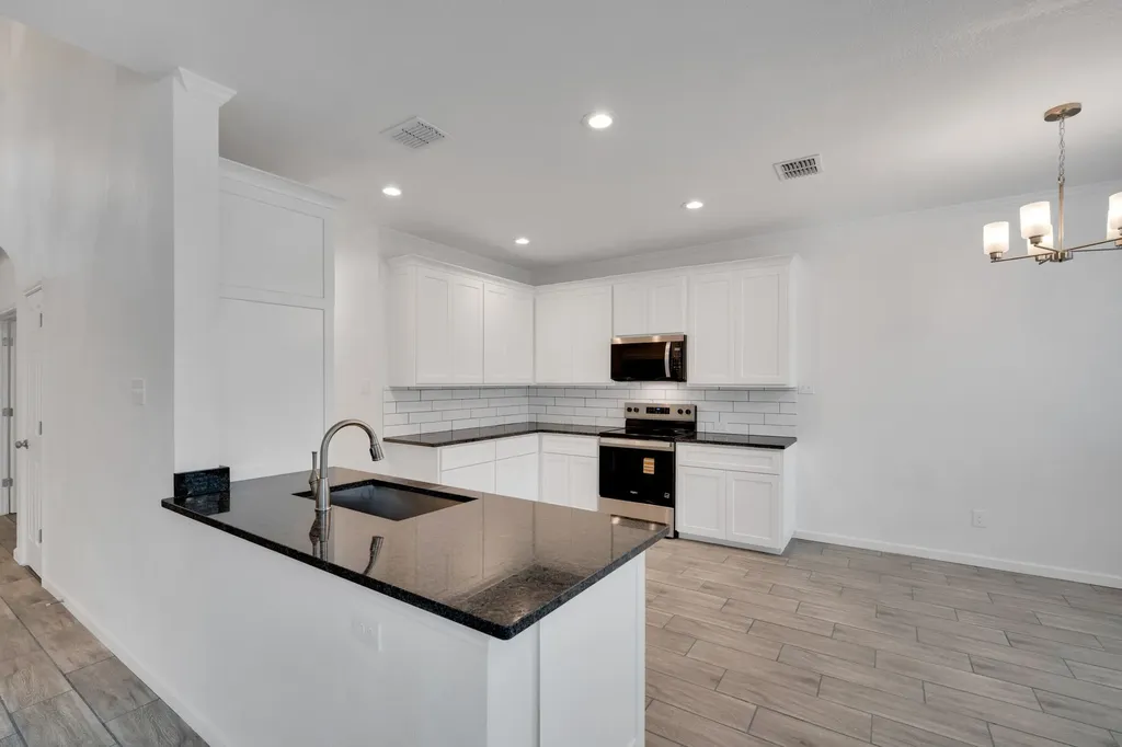 1113 Skylark Drive Burleson TX 76028