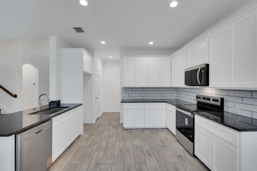 1113 Skylark Drive Burleson TX 76028
