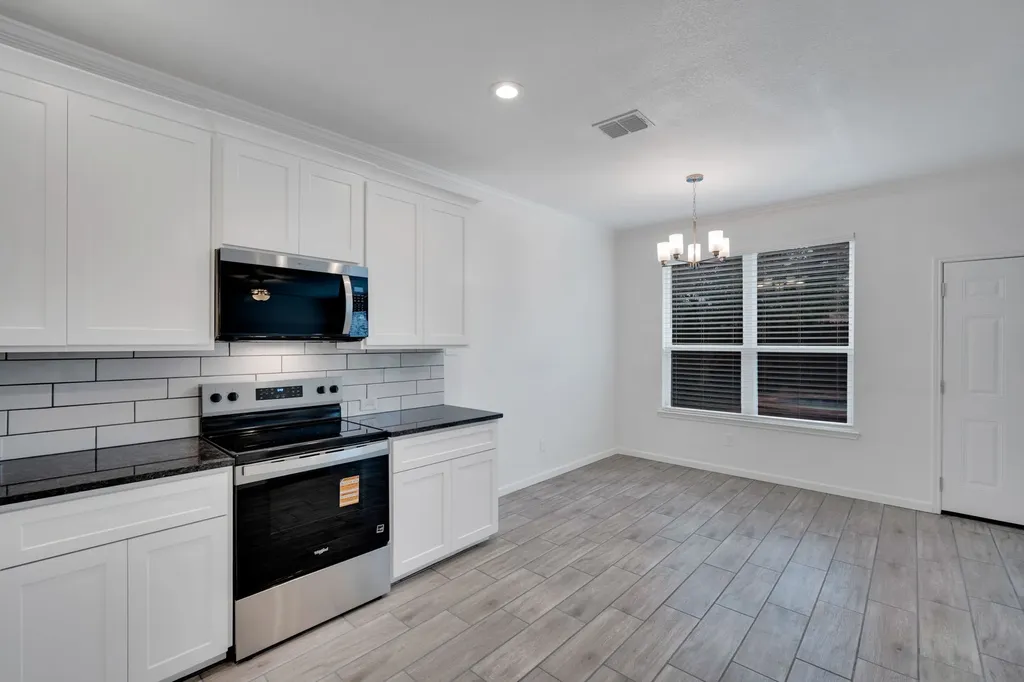 1113 Skylark Drive Burleson TX 76028