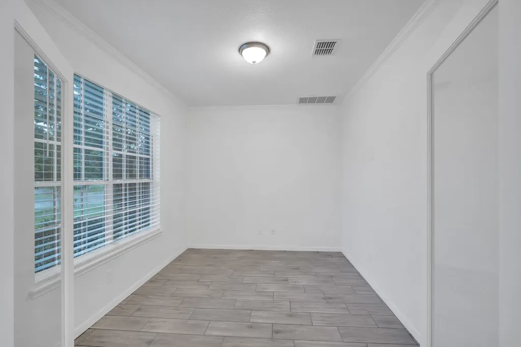 1113 Skylark Drive Burleson TX 76028