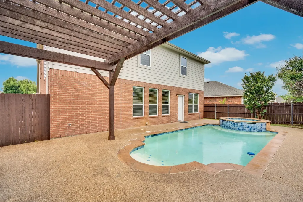 1113 Skylark Drive Burleson TX 76028