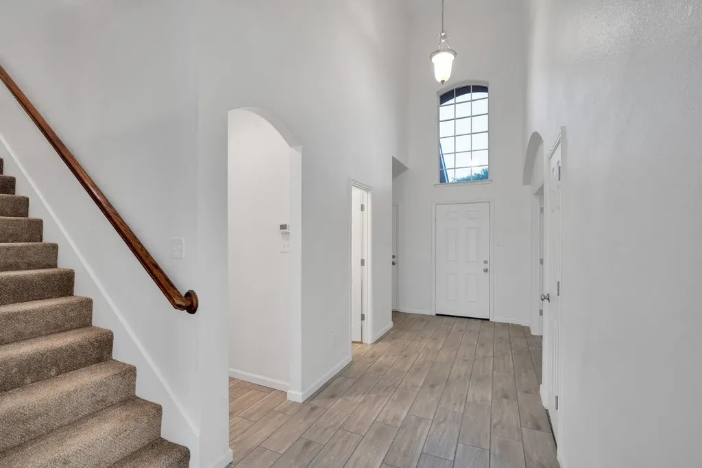 1113 Skylark Drive Burleson TX 76028