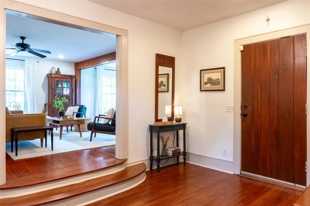 4221 Kenwood Court Fort Worth TX 76103