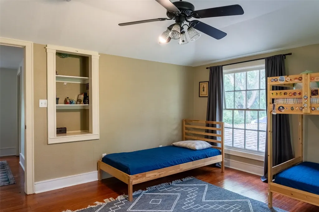 4221 Kenwood Court Fort Worth TX 76103