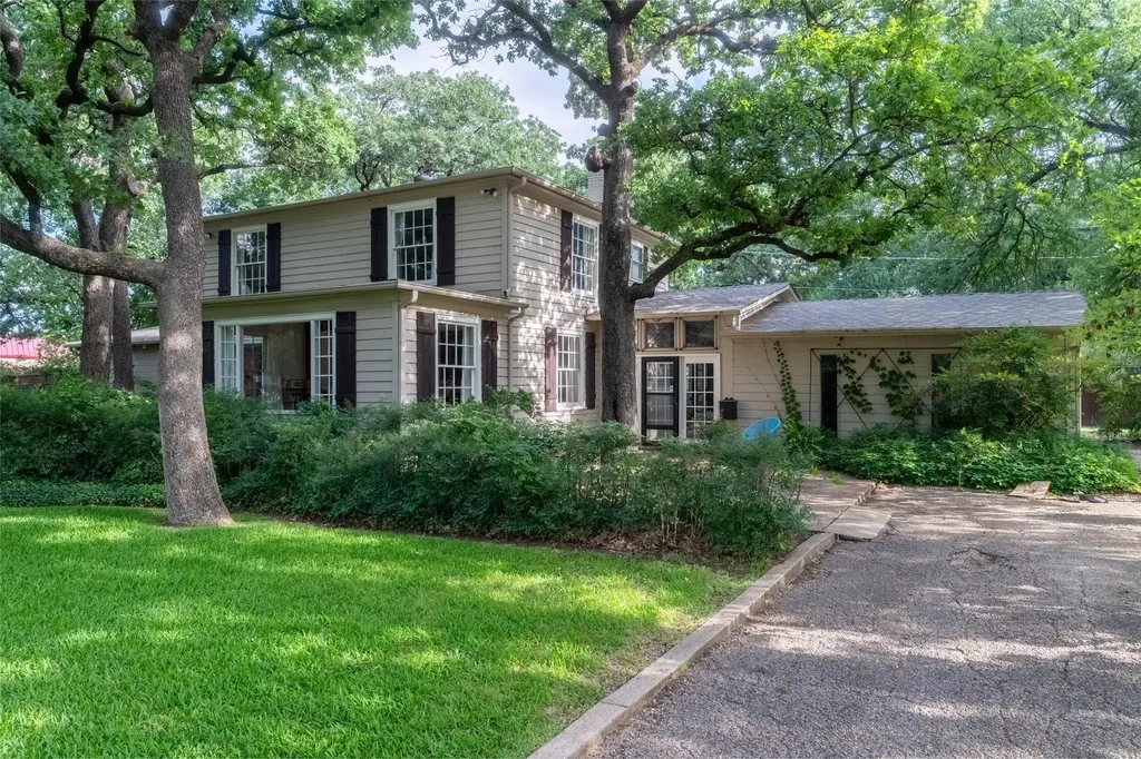 4221 Kenwood Court Fort Worth TX 76103