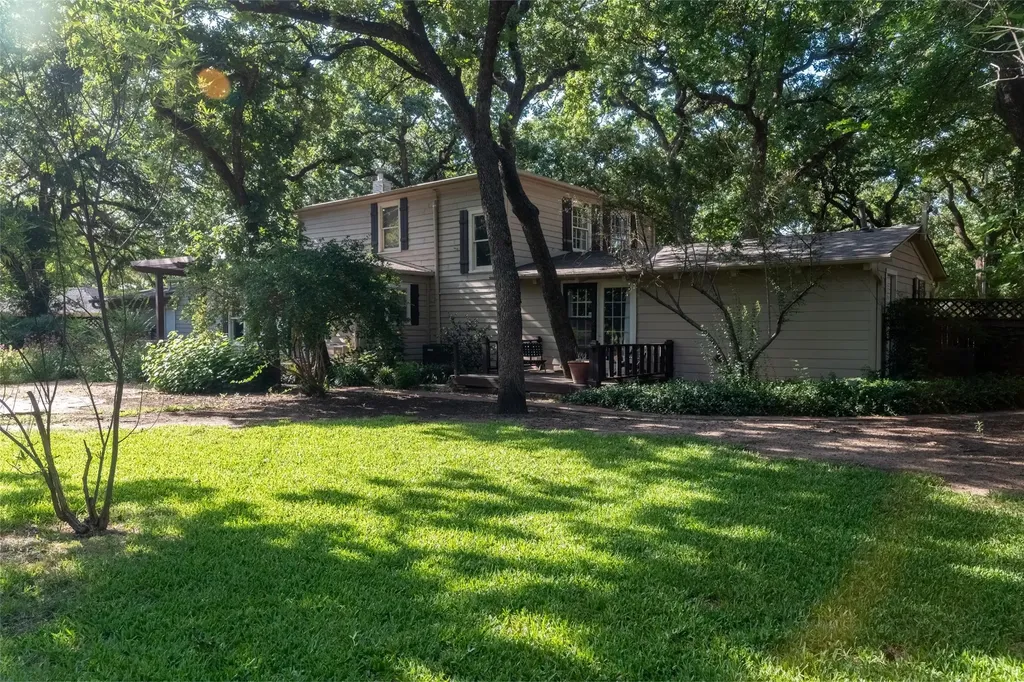 4221 Kenwood Court Fort Worth TX 76103