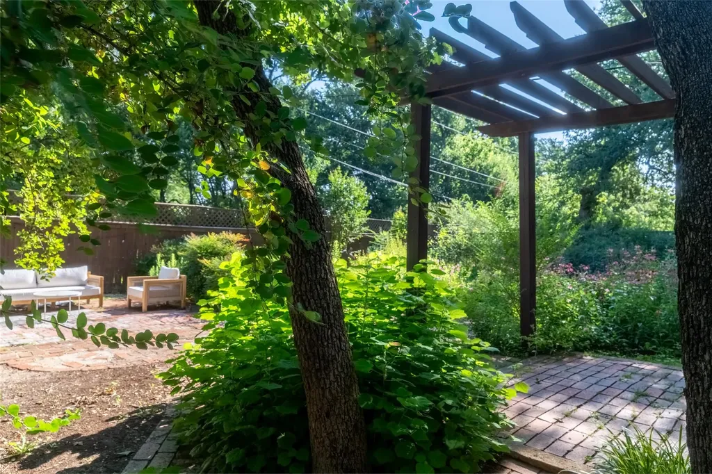 4221 Kenwood Court Fort Worth TX 76103