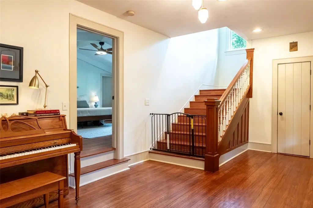 4221 Kenwood Court Fort Worth TX 76103