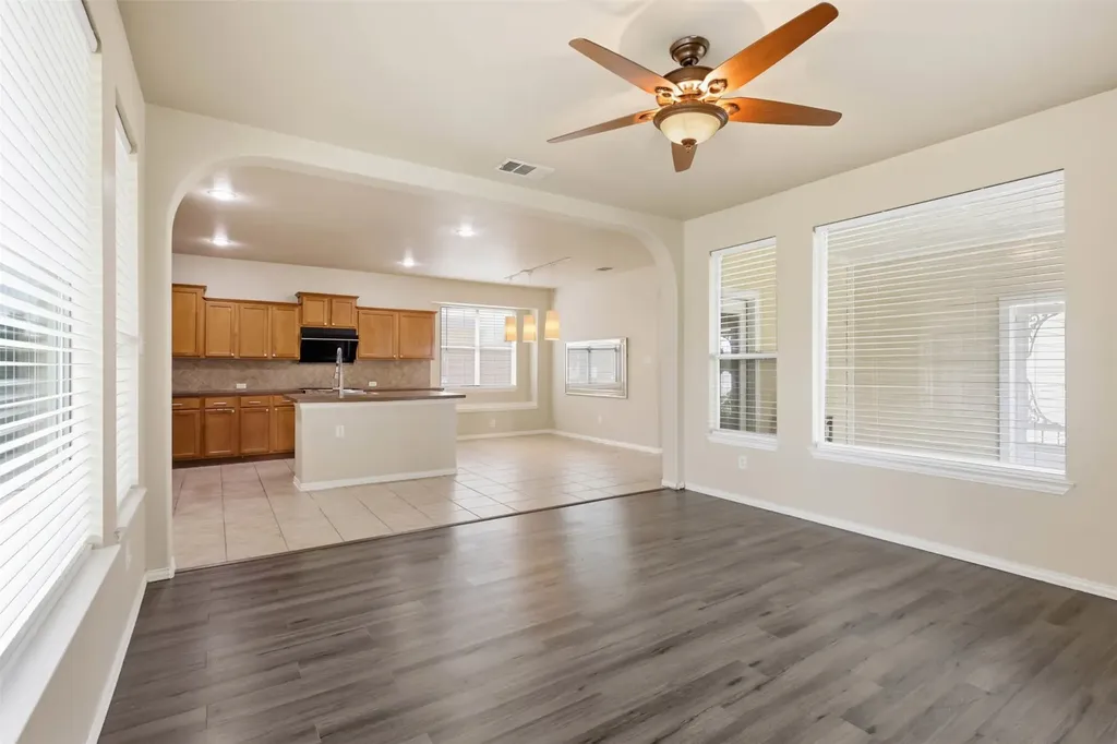 1833 Forsythe Drive Savannah TX 76227