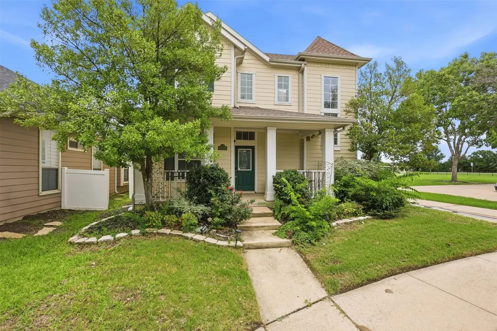 1833 Forsythe Drive Savannah TX 76227