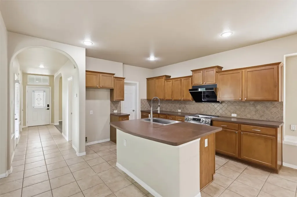 1833 Forsythe Drive Savannah TX 76227