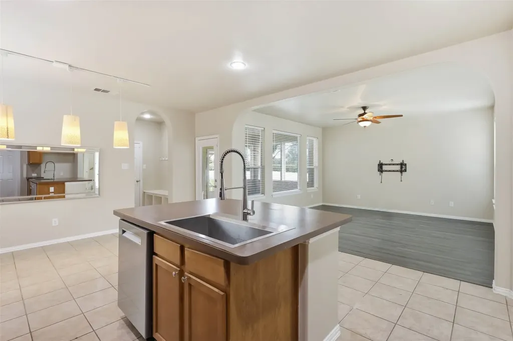 1833 Forsythe Drive Savannah TX 76227