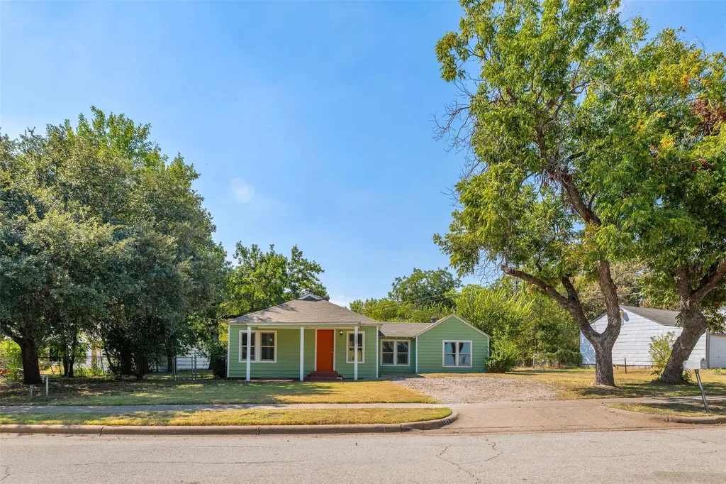 102 San Saba Avenue Benbrook TX 76126
