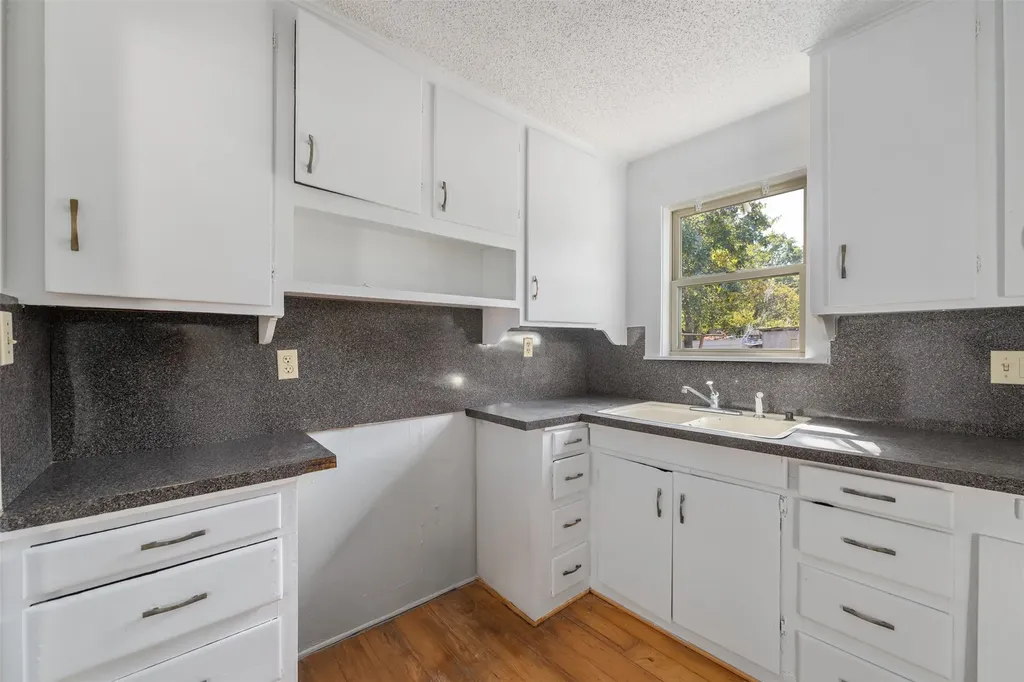 102 San Saba Avenue Benbrook TX 76126