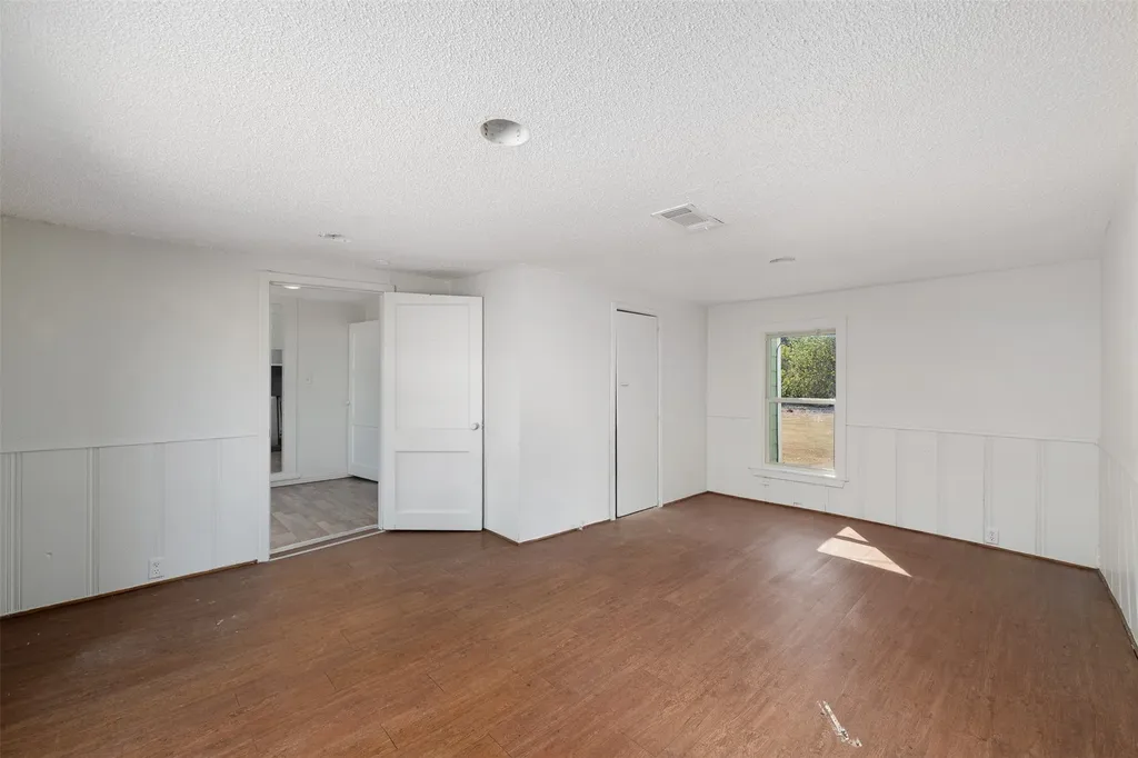 102 San Saba Avenue Benbrook TX 76126
